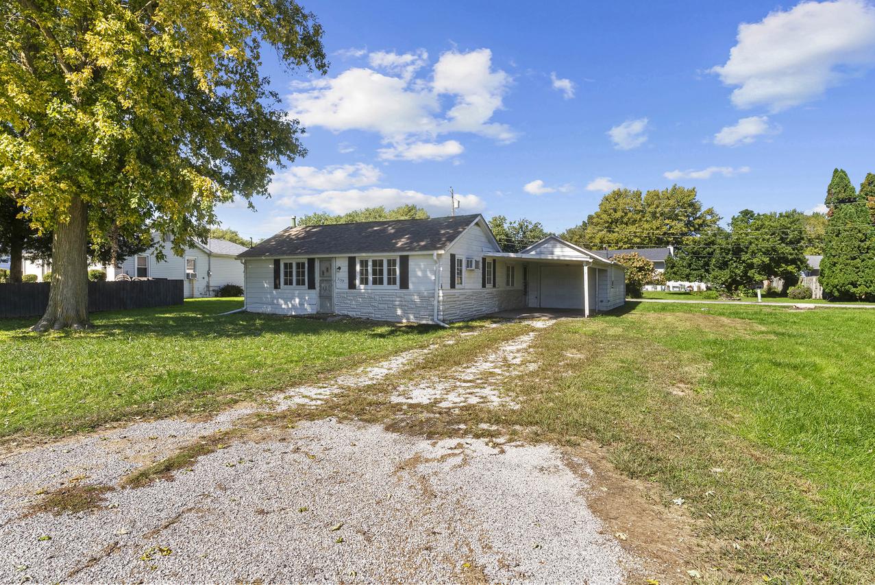 2129 Colona Rd., Carbon Cliff, IL 61239