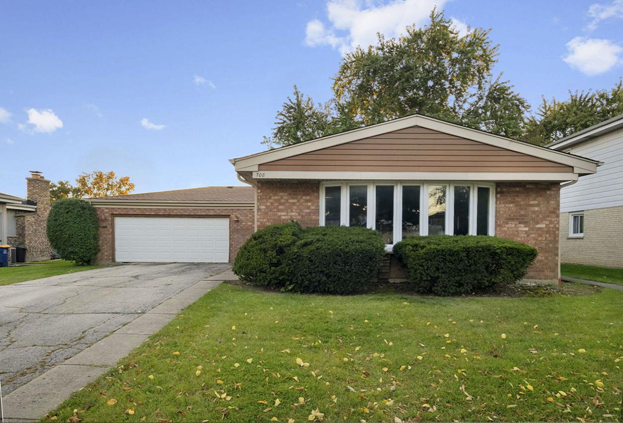 708 Barberry Rd., Highland Park, IL 60035