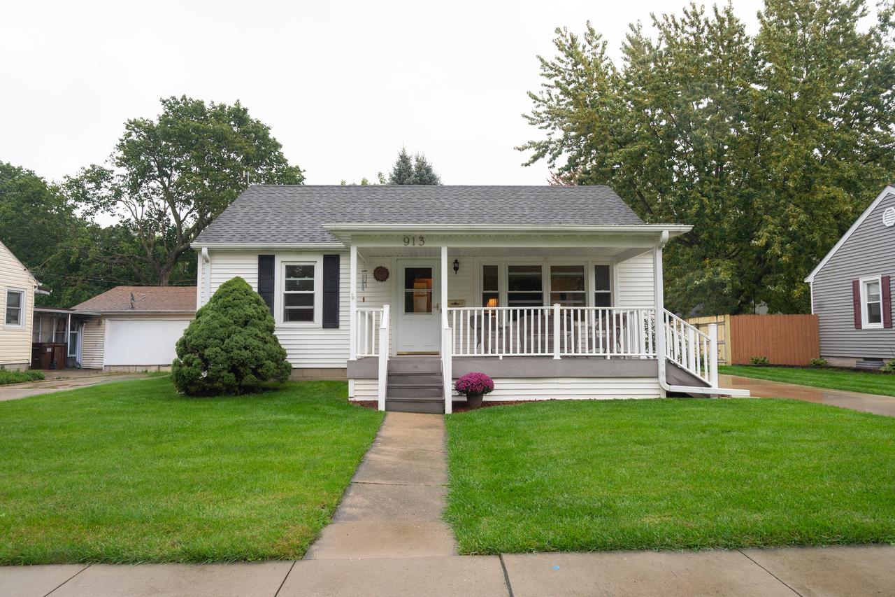 913 N 12th St., Rochelle, IL 61068
