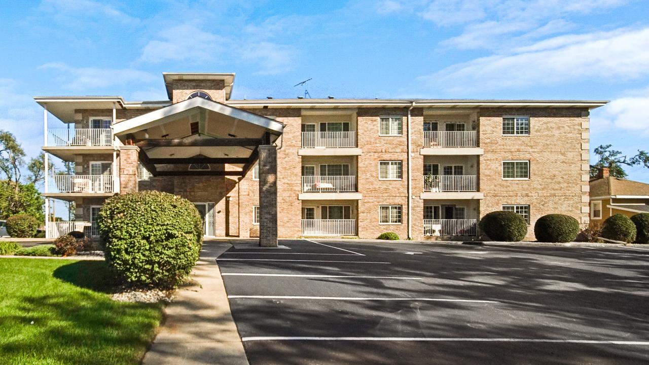 18216 Lange St. #1A, Lansing, IL 60438