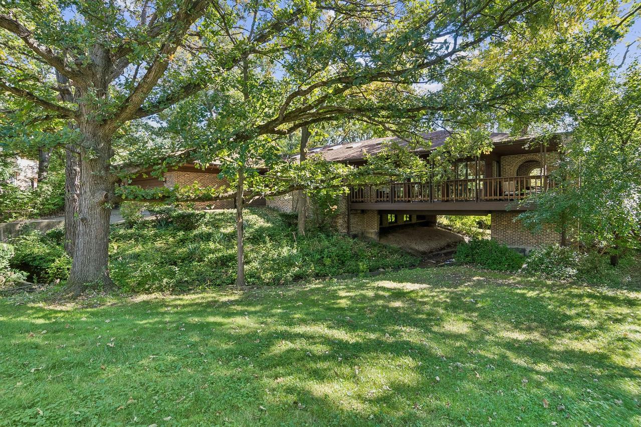 8607 W 93rd Pl., Hickory Hills, IL 60457