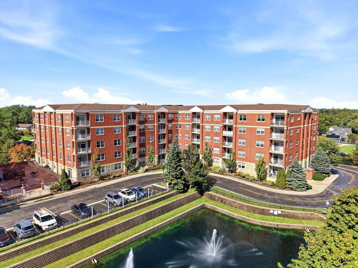 1 Itasca Pl. #214, Itasca, IL 60143