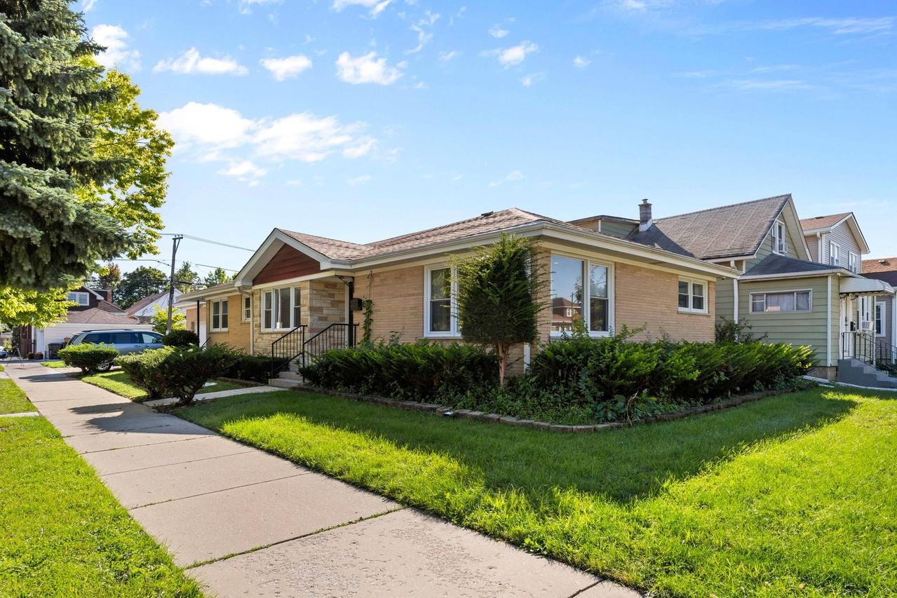 5701 W Henderson St., Chicago, IL 60634