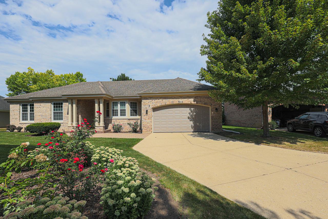 305 Torrington Dr., Bloomingdale, IL 60108