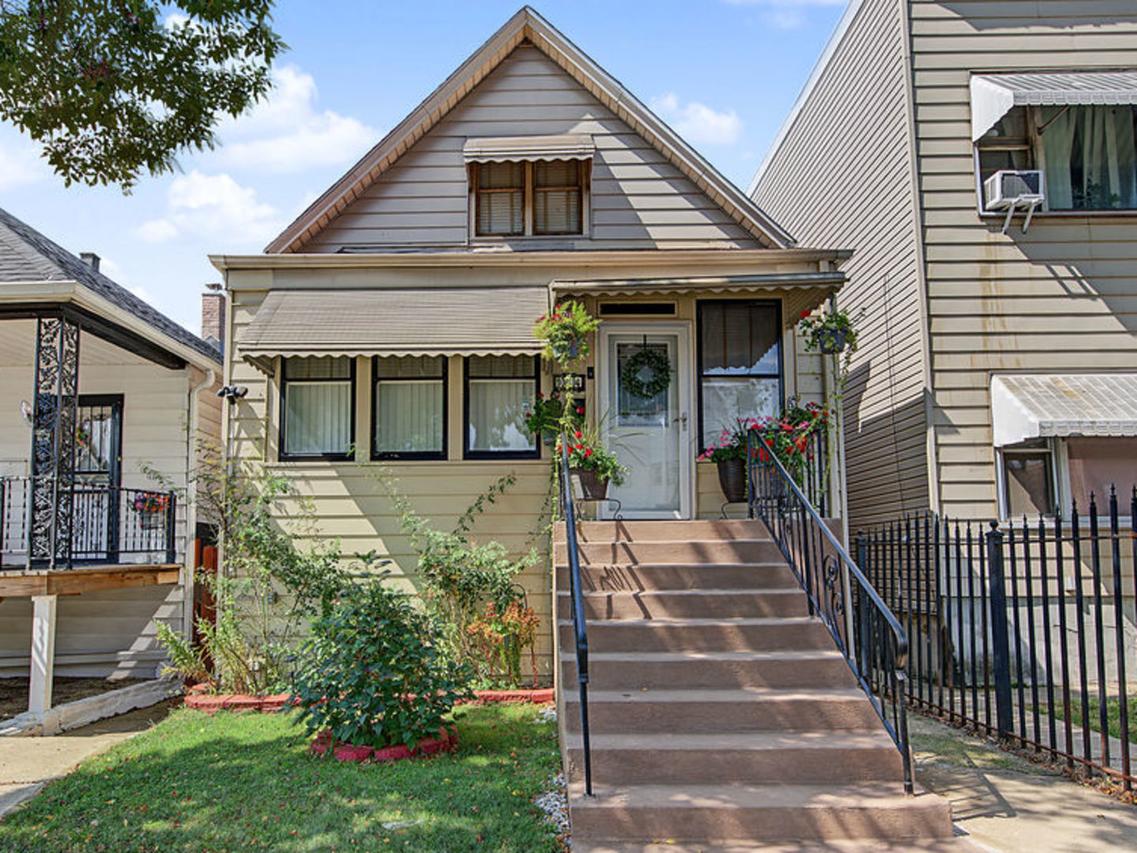 10414 S Ewing Ave., Chicago, IL 60617
