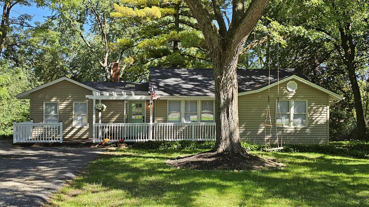 1105 S Hough St., Barrington, IL 60010