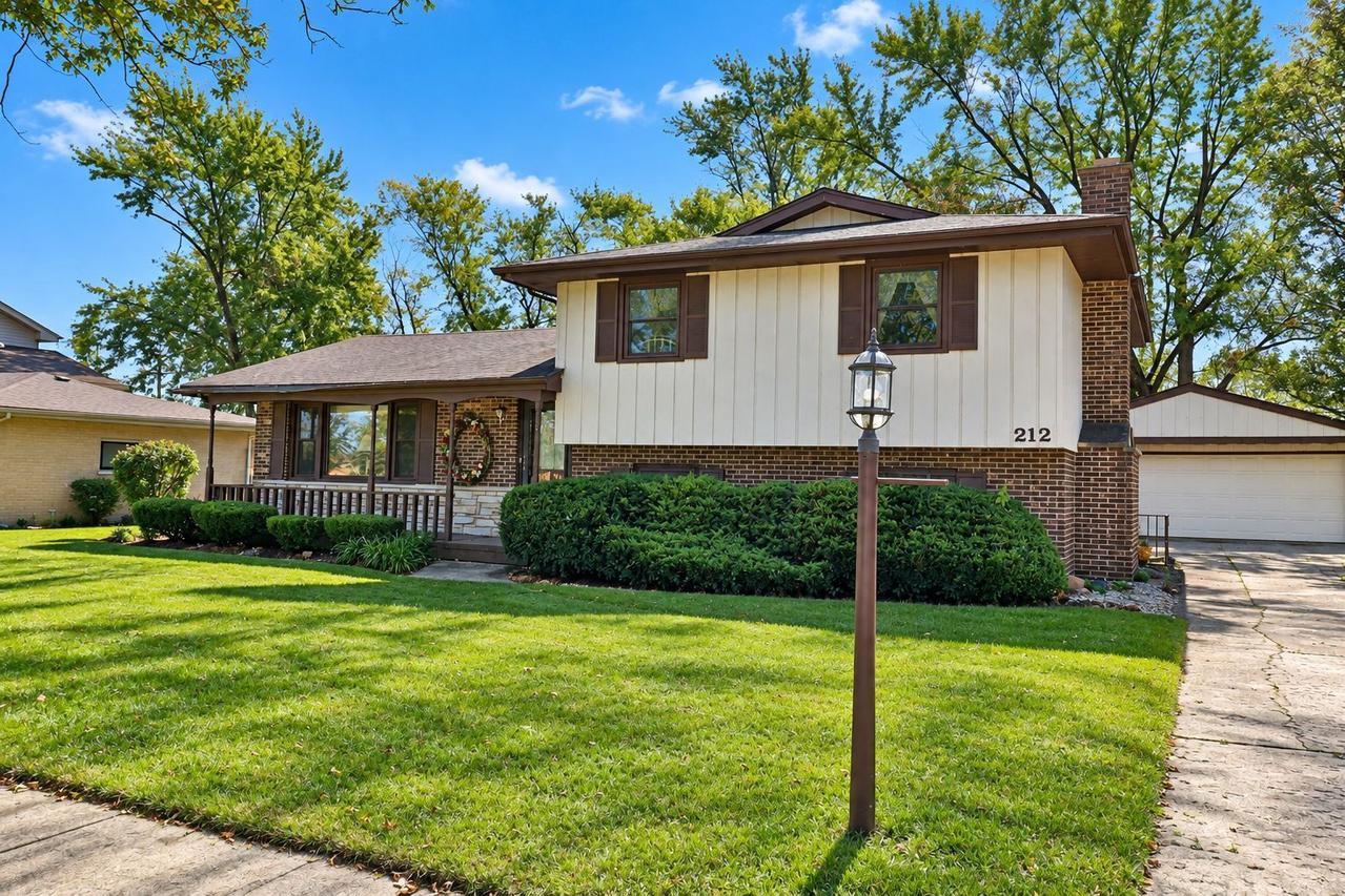 212 Pfaff Dr., Frankfort, IL 60423