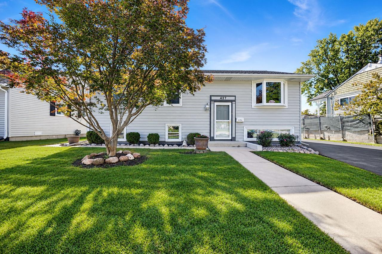 427 E Fullerton Ave., Glendale Heights, IL 60139
