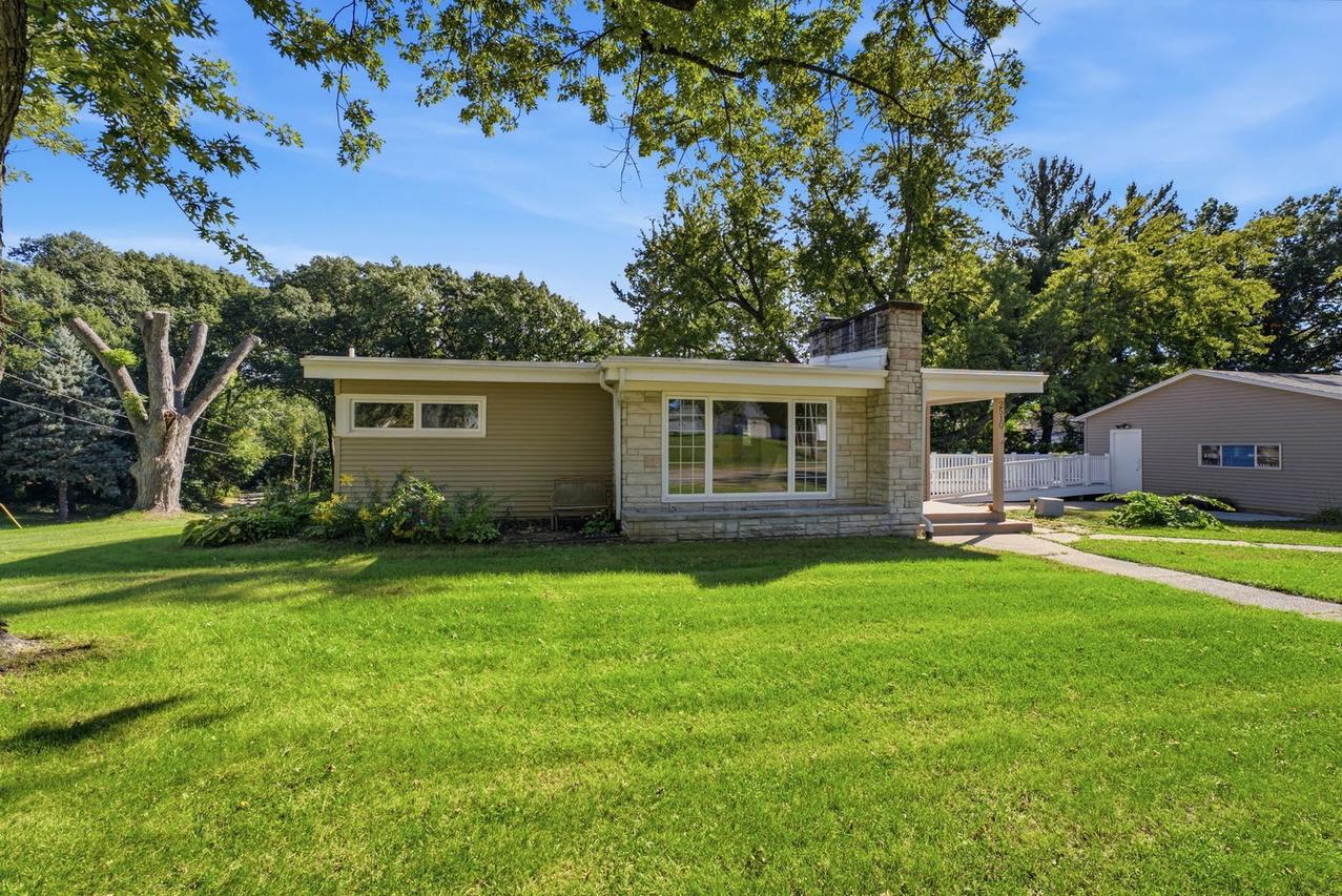 2510 7th St., Moline, IL 61265