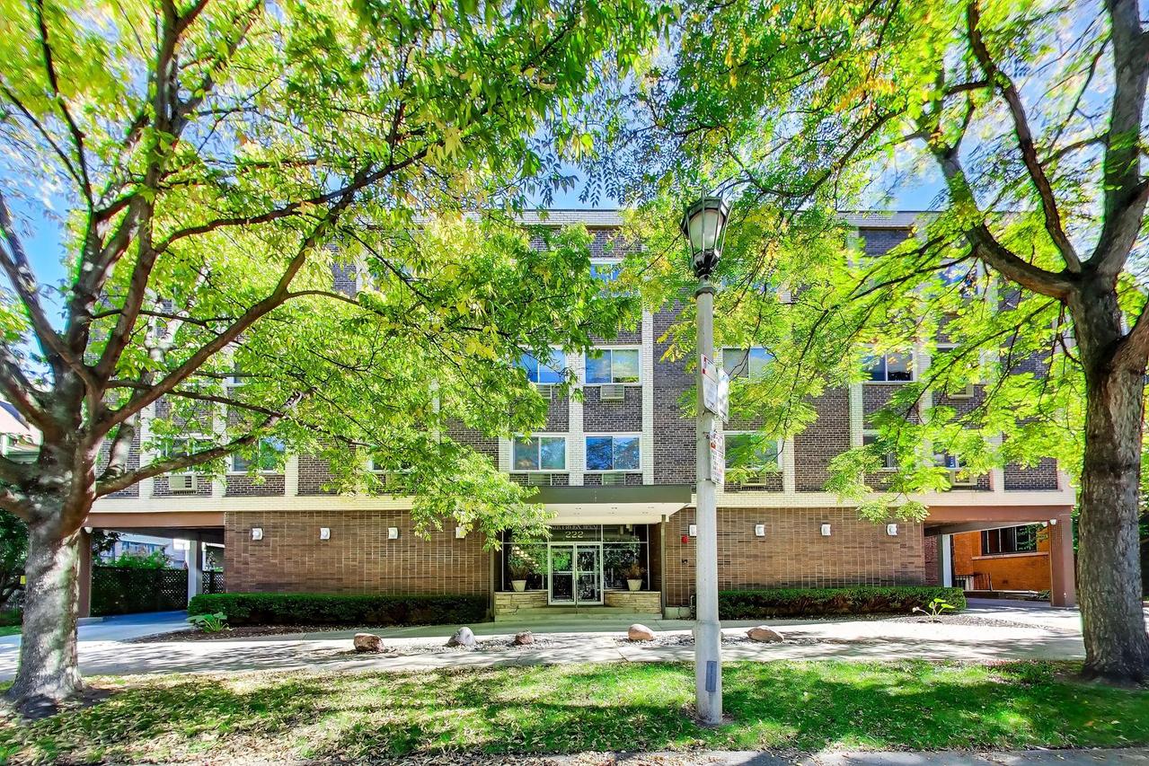 222 N Grove Ave. #1G, Oak Park, IL 60302
