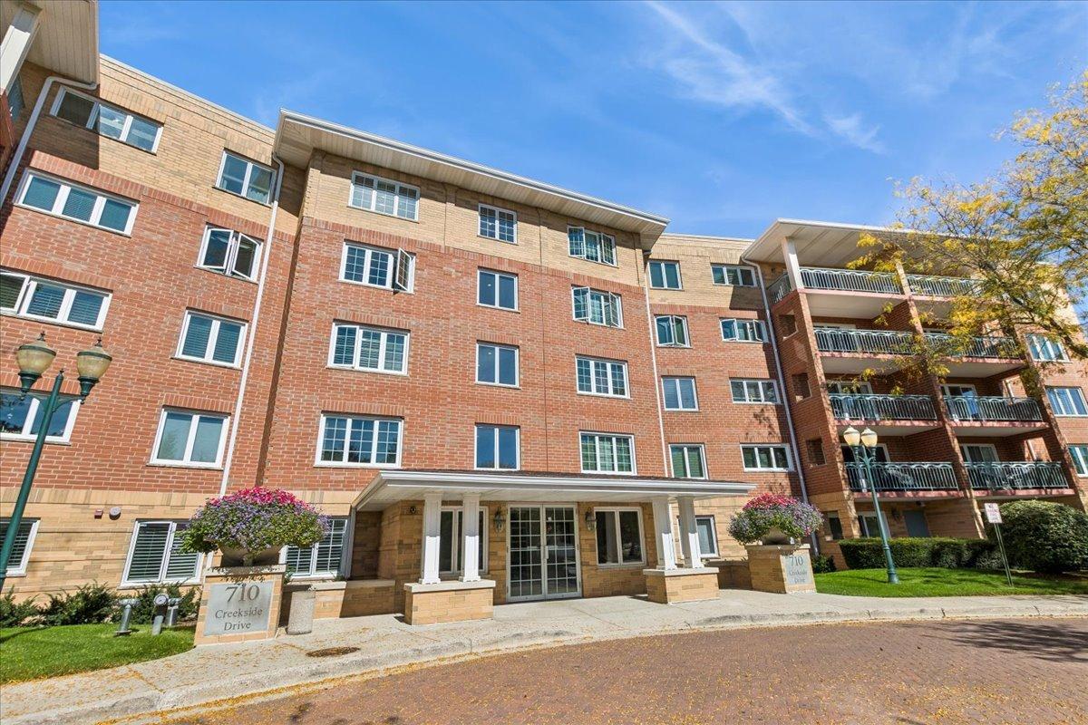 710 Creekside Dr. #504, Mount Prospect, IL 60056