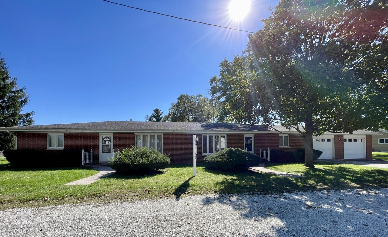 100-102 W Greenwood St., Grant Park, IL 60940