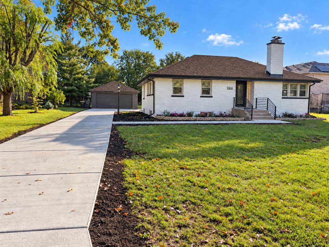 9441 Greenwood Dr., Des Plaines, IL 60016