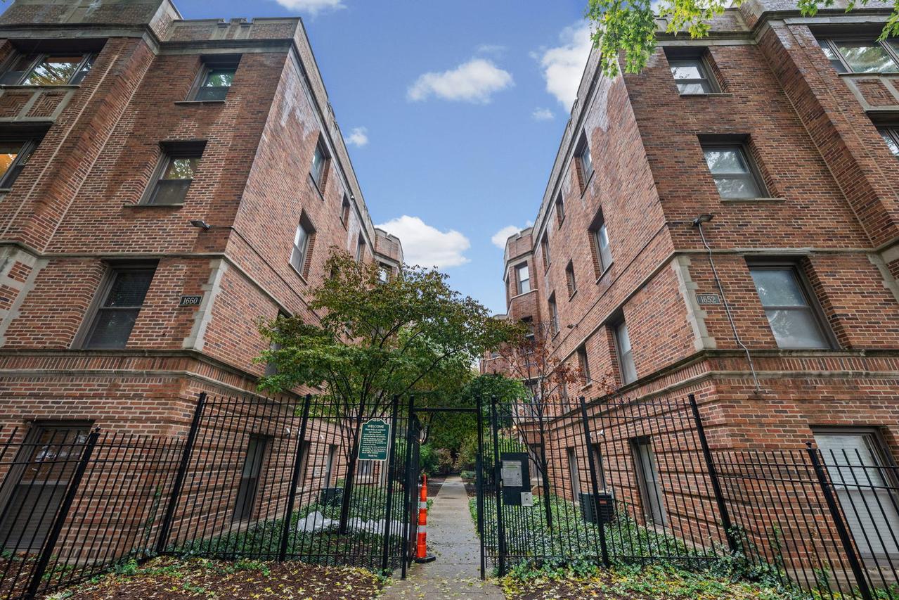 1654 W Farwell Ave. #GJ, Chicago, IL 60626