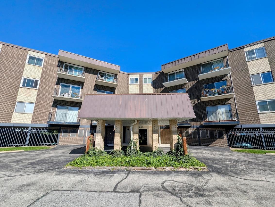 9820 S Pulaski Rd. #106, Oak Lawn, IL 60453