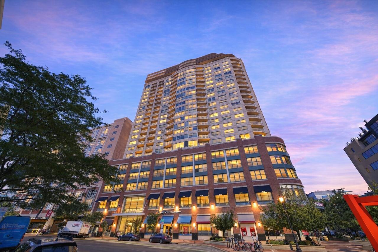 807 Davis St. #1301, Evanston, IL 60201