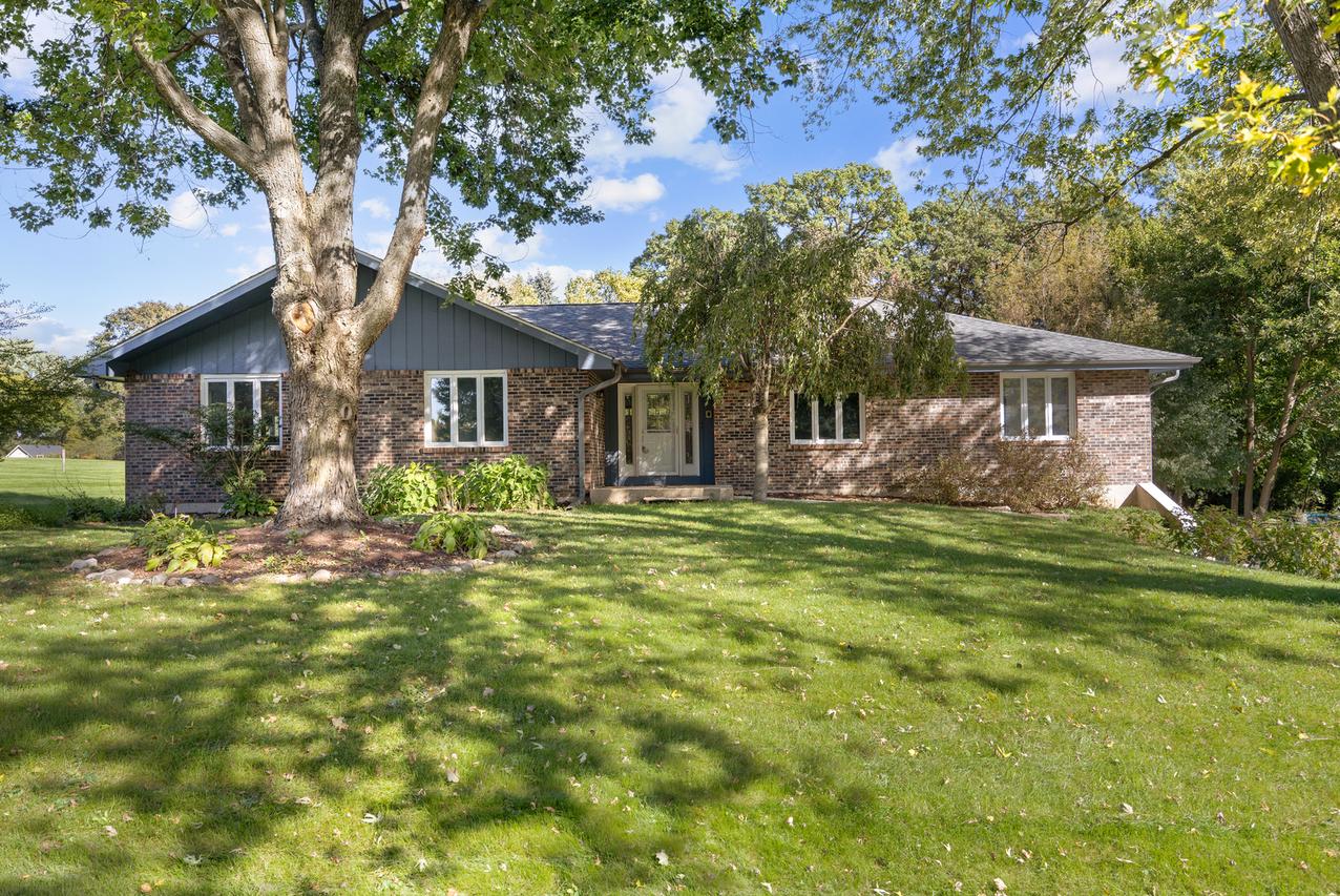 8N627 Gingerwood Ln., Elgin, IL 60124