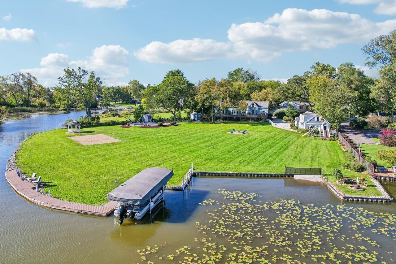 26137 W Stanton Bay Rd., Ingleside, IL 60041