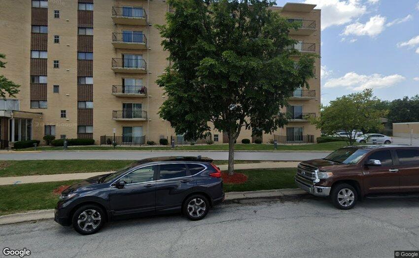 18400 Cherry Creek Dr. #112, Homewood, IL 60430