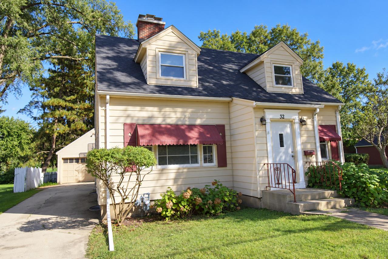 32 S College St., Batavia, IL 60510