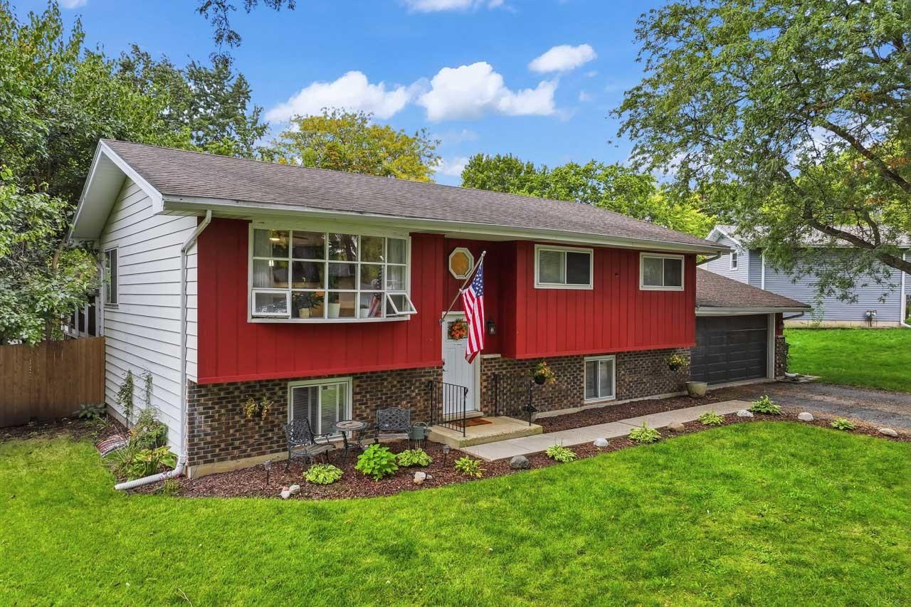 480 Charles Ct., South Elgin, IL 60177
