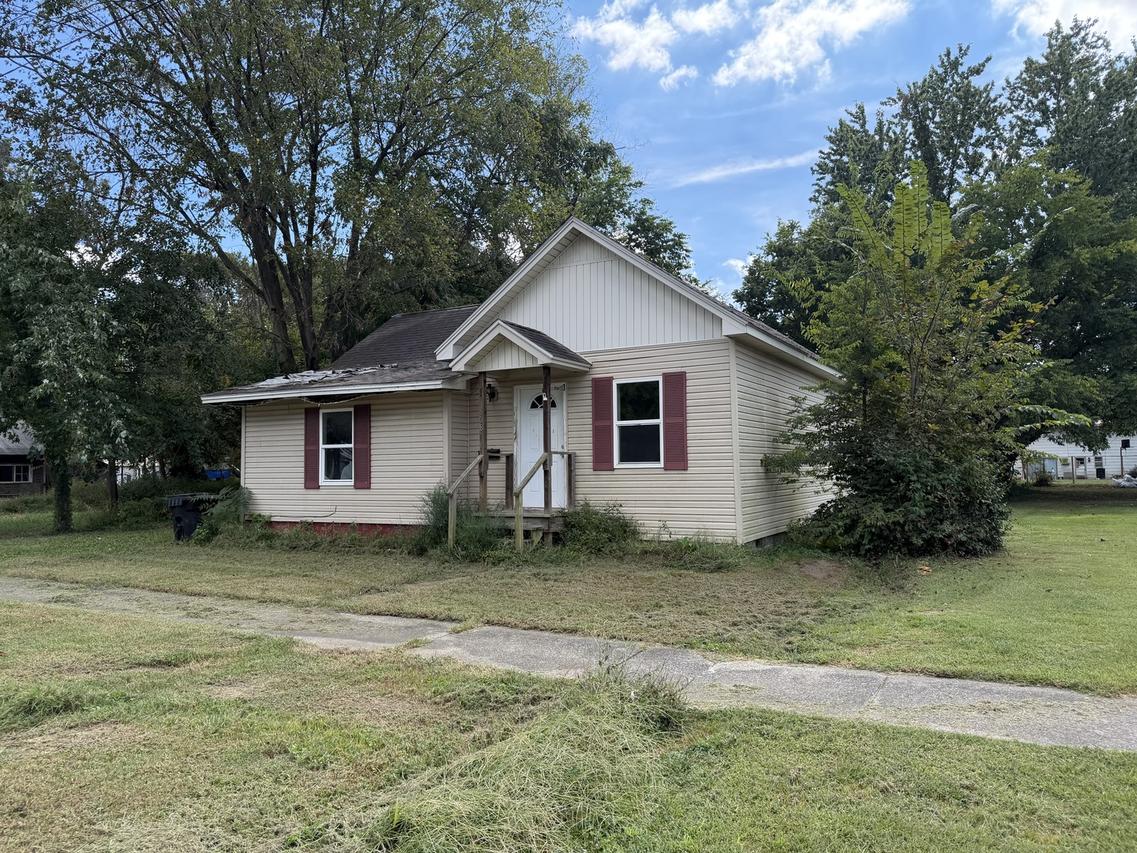 608 E 8th St., Metropolis, IL 62960