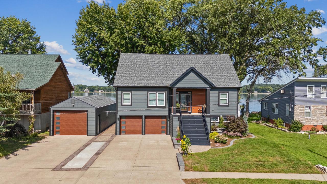 835 1st Ave., Hampton, IL 61256