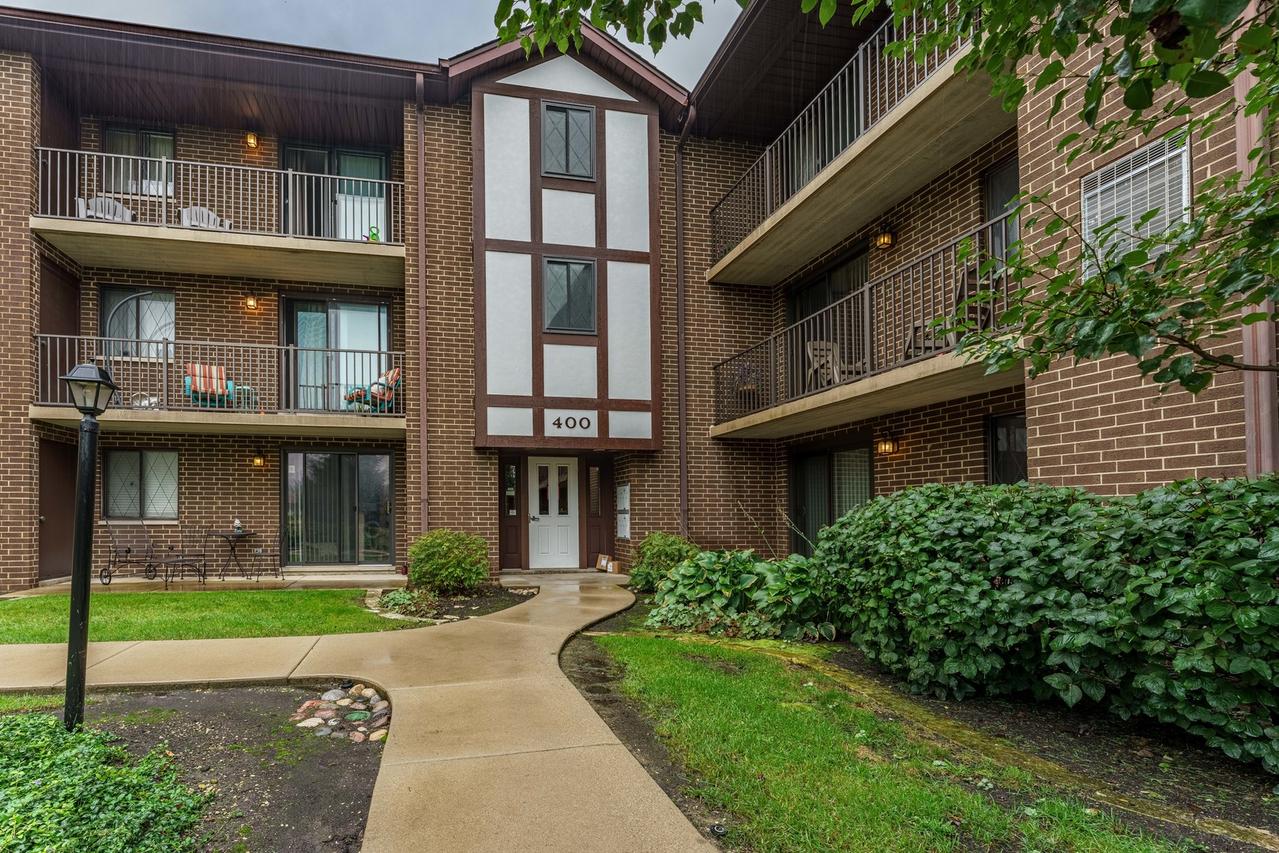 915 N York St. #404, Elmhurst, IL 60126