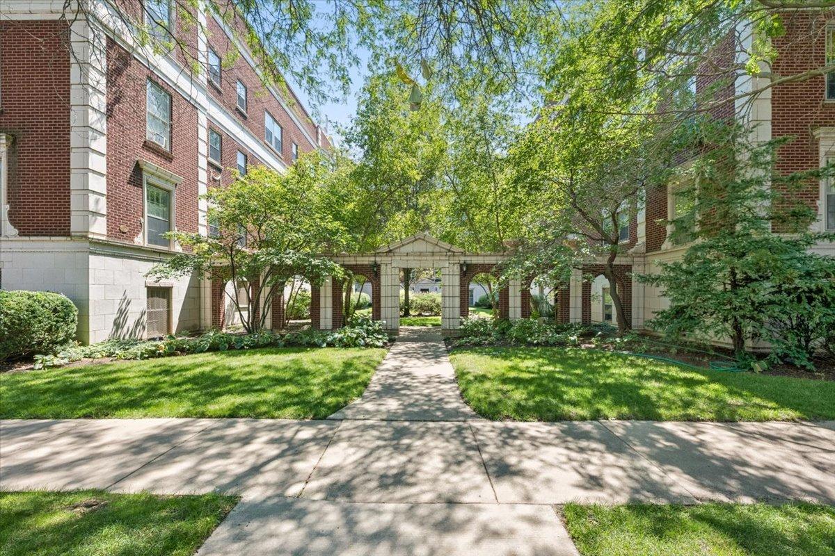 486 Sheridan Rd. #2, Evanston, IL 60202