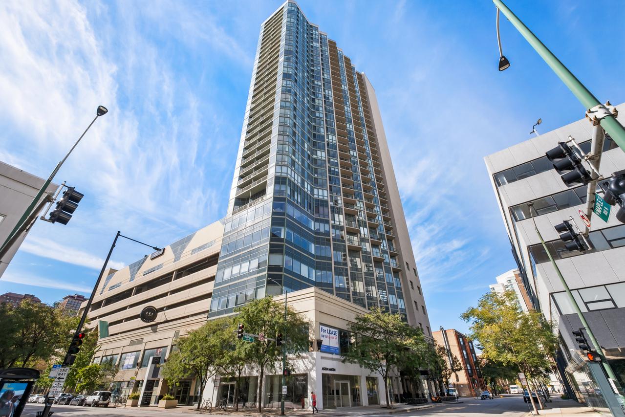 111 W Maple St. #1711, Chicago, IL 60610