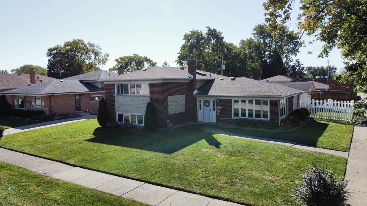 4537 W 102nd St., Oak Lawn, IL 60453