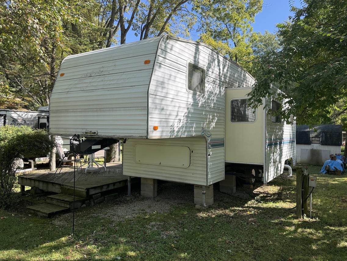 24-33 Woodhaven Lakes, Sublette, IL 61367