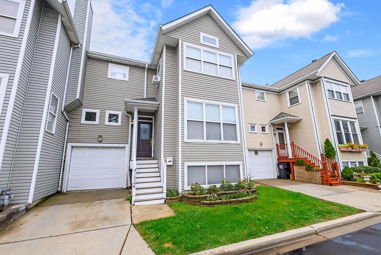 4234 N Kolmar Ave. #D, Chicago, IL 60641
