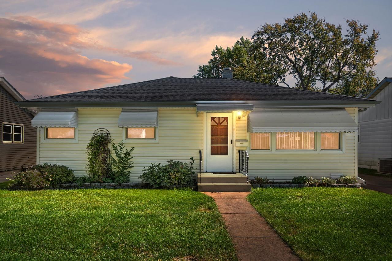 8729 S 51st Ave., Oak Lawn, IL 60453