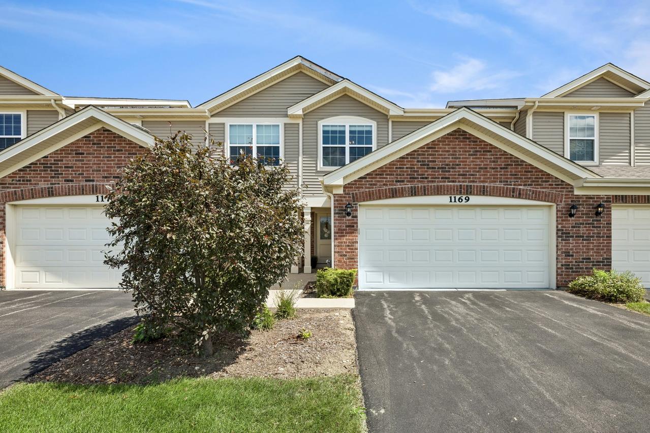 1169 Amber Dr., Cary, IL 60013