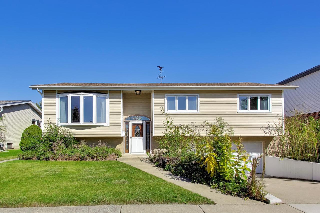 9241 N Callero Dr., Niles, IL 60714