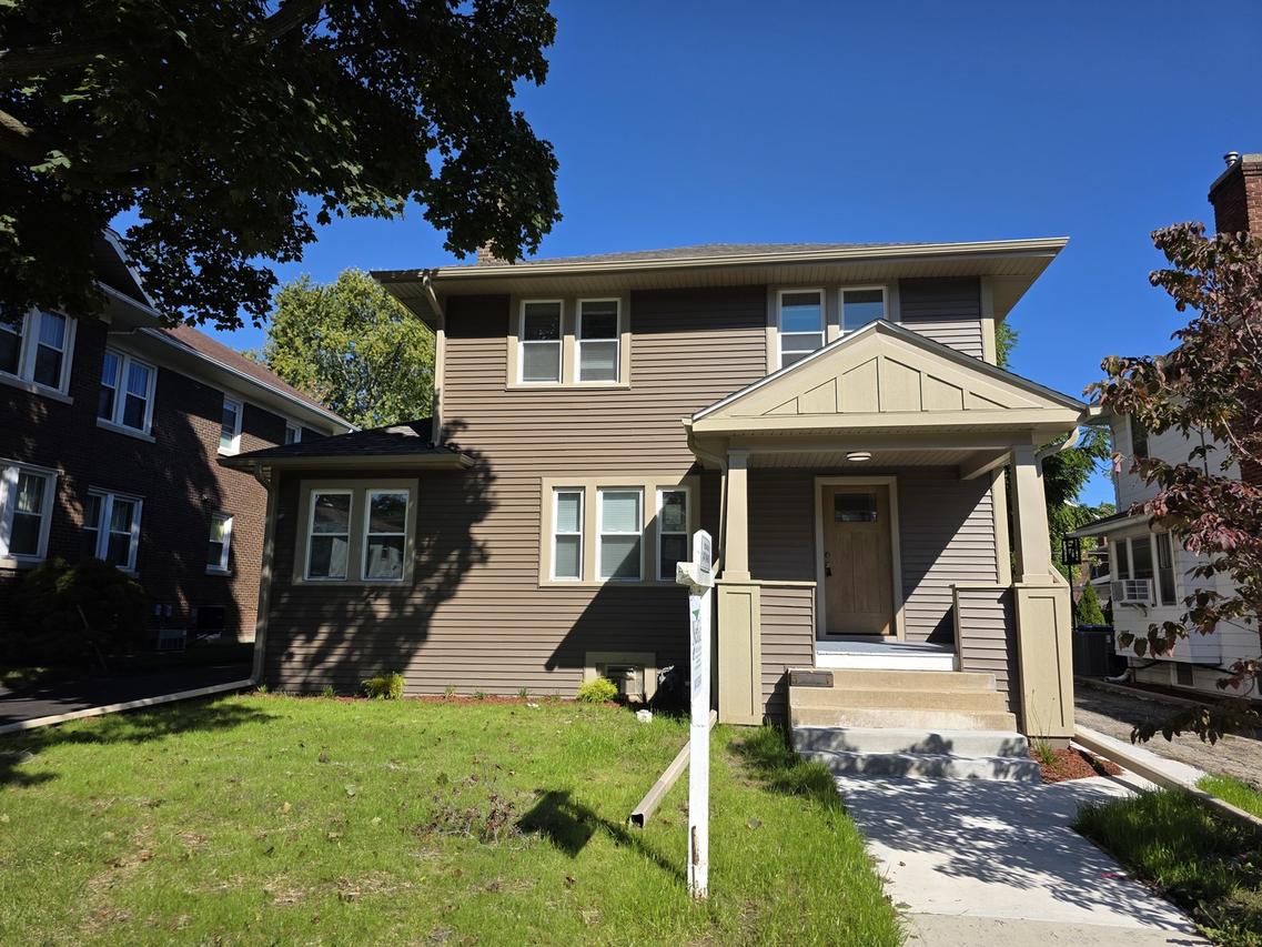 418 Hull Ct., Waukegan, IL 60085