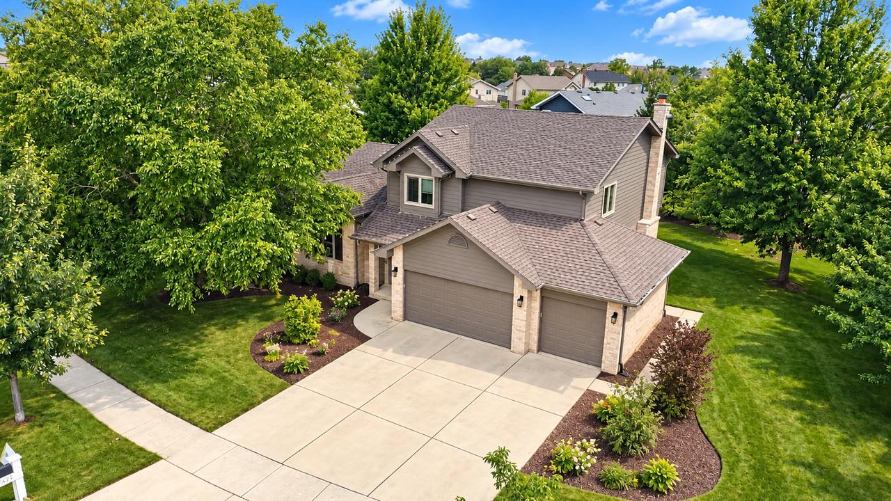 8424 Hollybrook Ln., Tinley Park, IL 60487