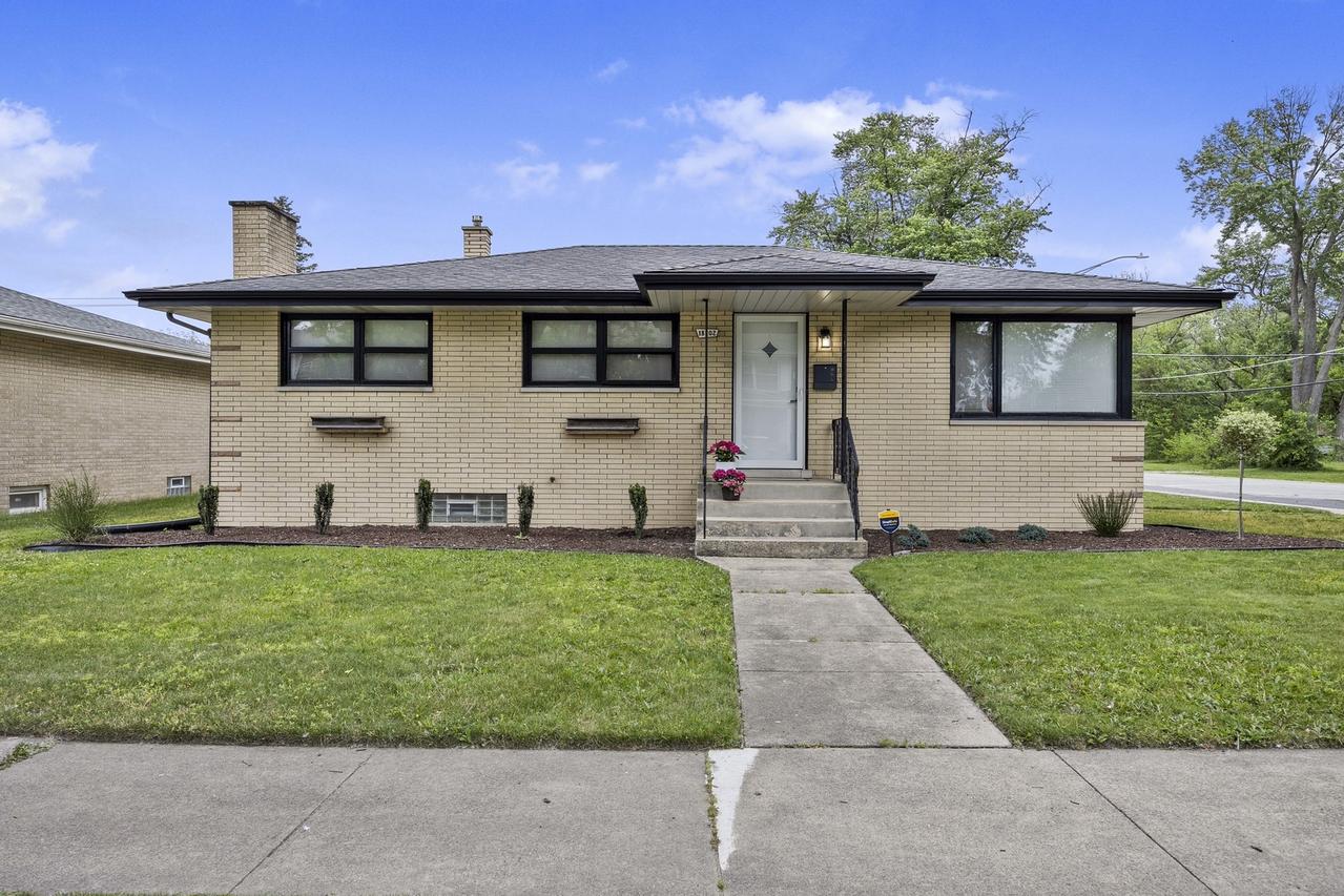 18202 Locust St., Lansing, IL 60438