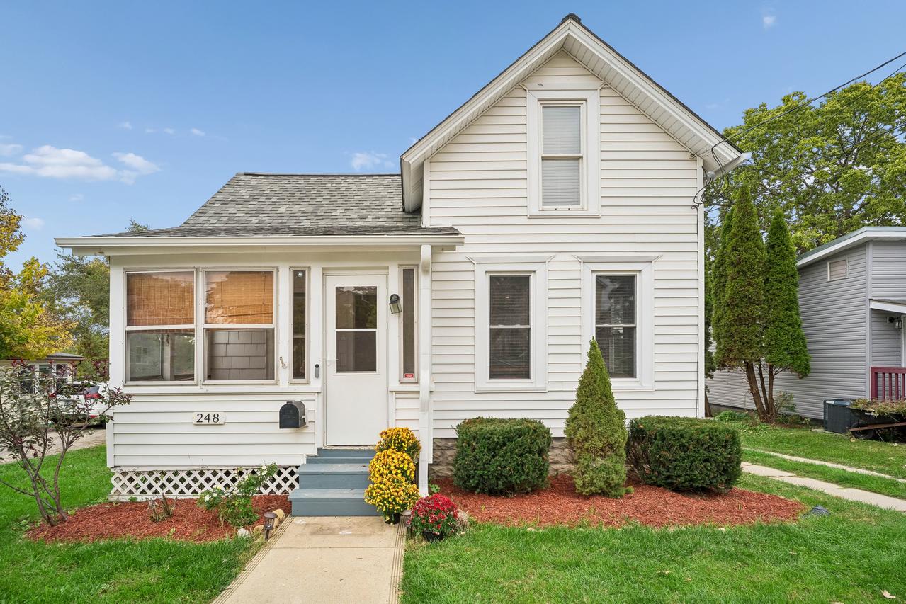 248 S Water St., Batavia, IL 60510