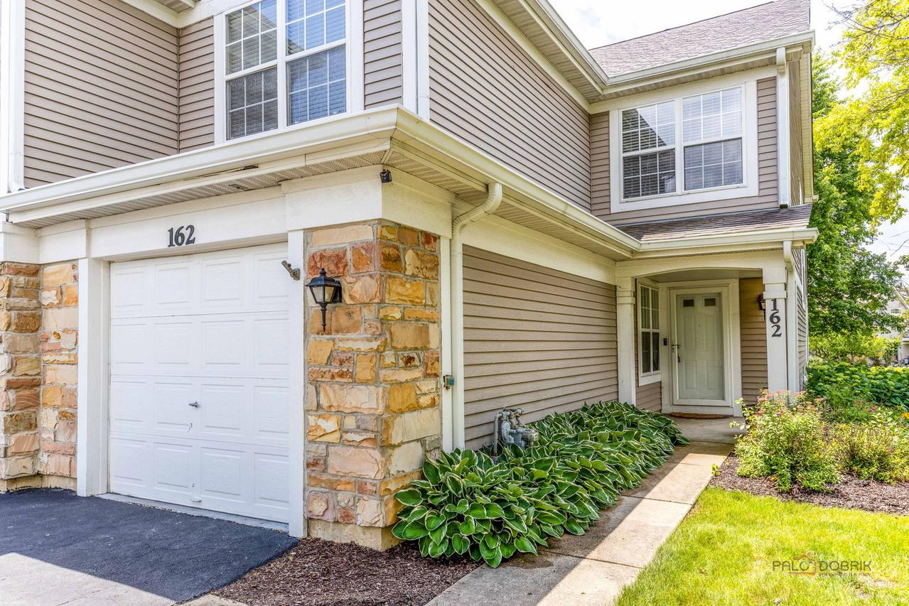 162 Fairfield Ln., Carol Stream, IL 60188