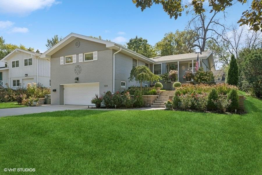 129 Sturtz St., Barrington, IL 60010
