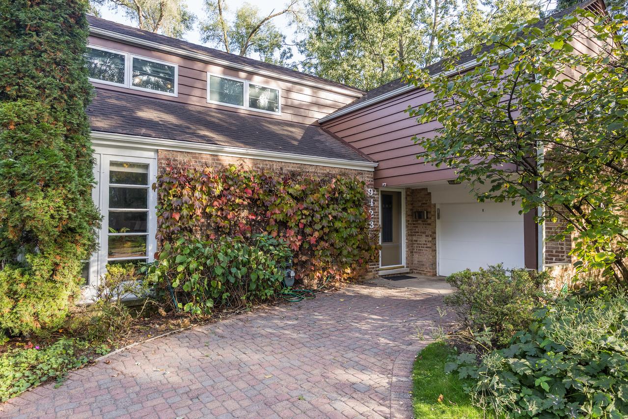 9423 Lincolnwood Dr., Evanston, IL 60203