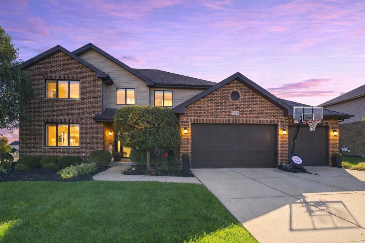 22959 Maddeline Ln., Frankfort, IL 60423
