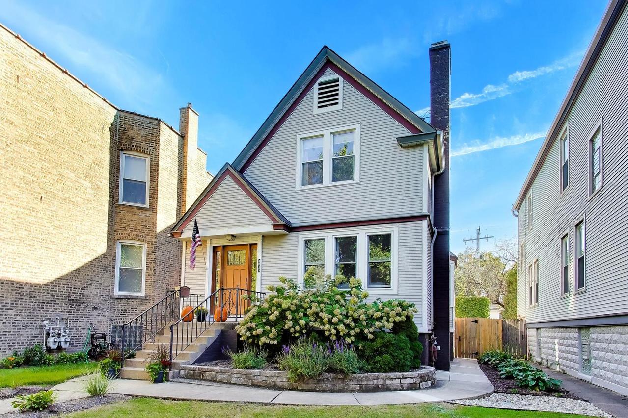 4039 N Harding Ave., Chicago, IL 60618