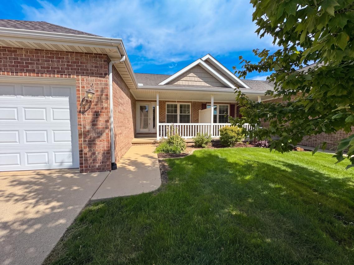 1823 Kingsbury Rd., Washington, IL 61571