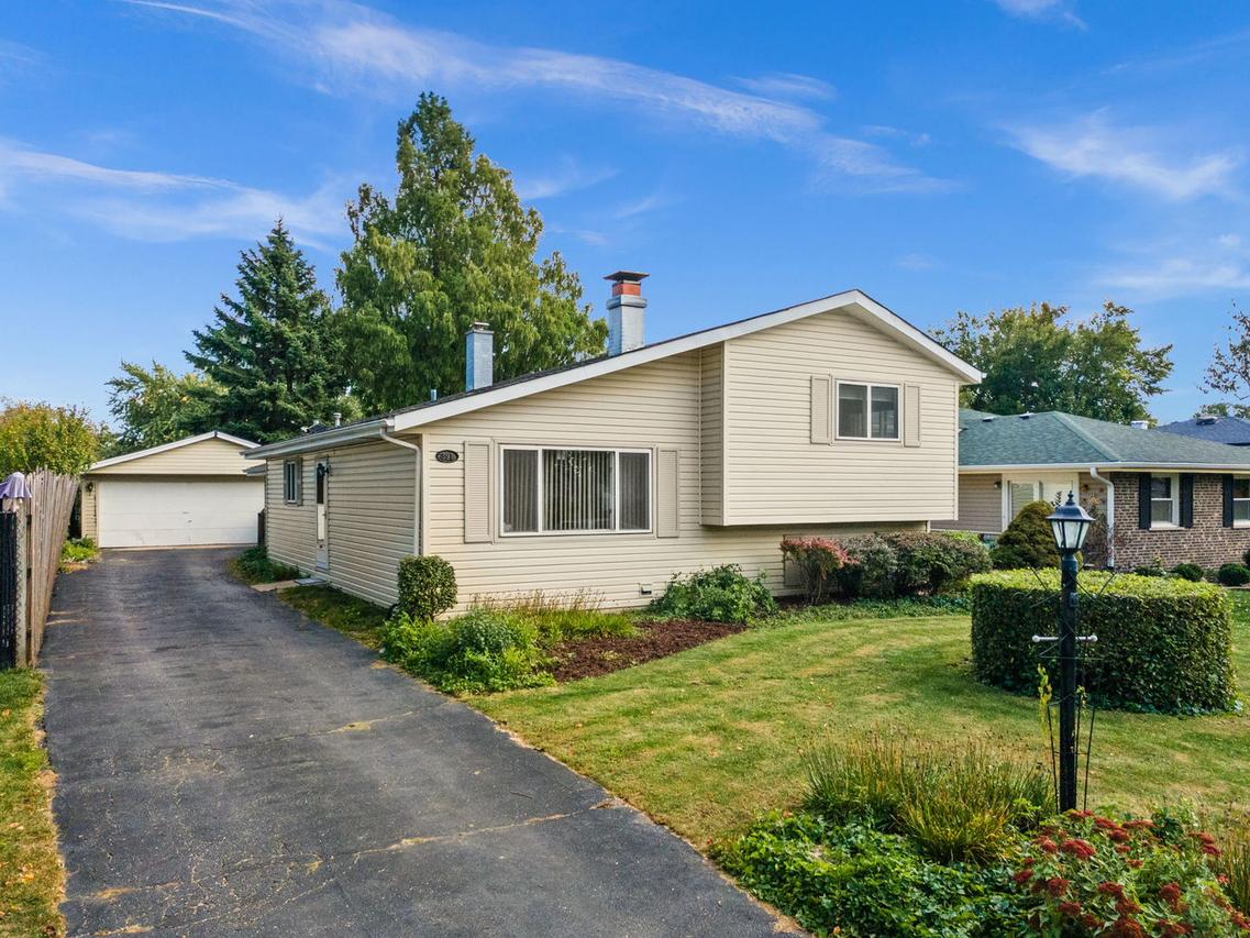 391 N Kramer Ave., Lombard, IL 60148