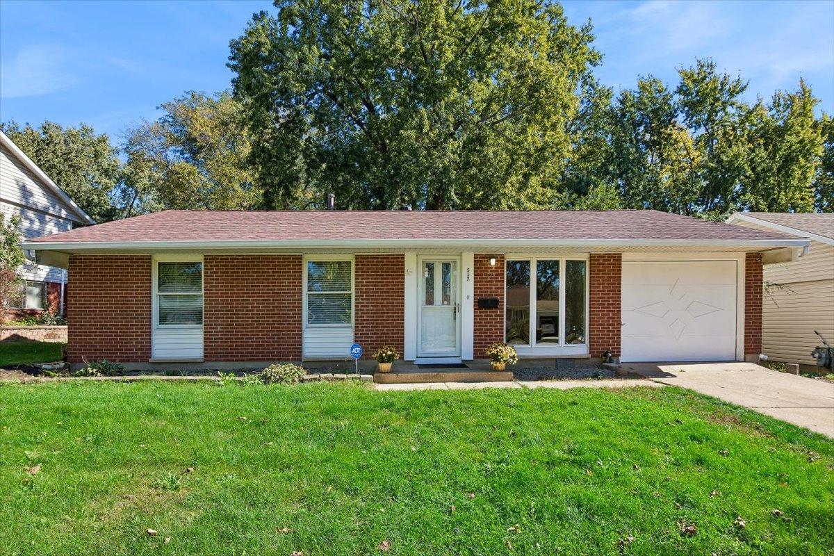 517 Sherwood Dr., Streamwood, IL 60107