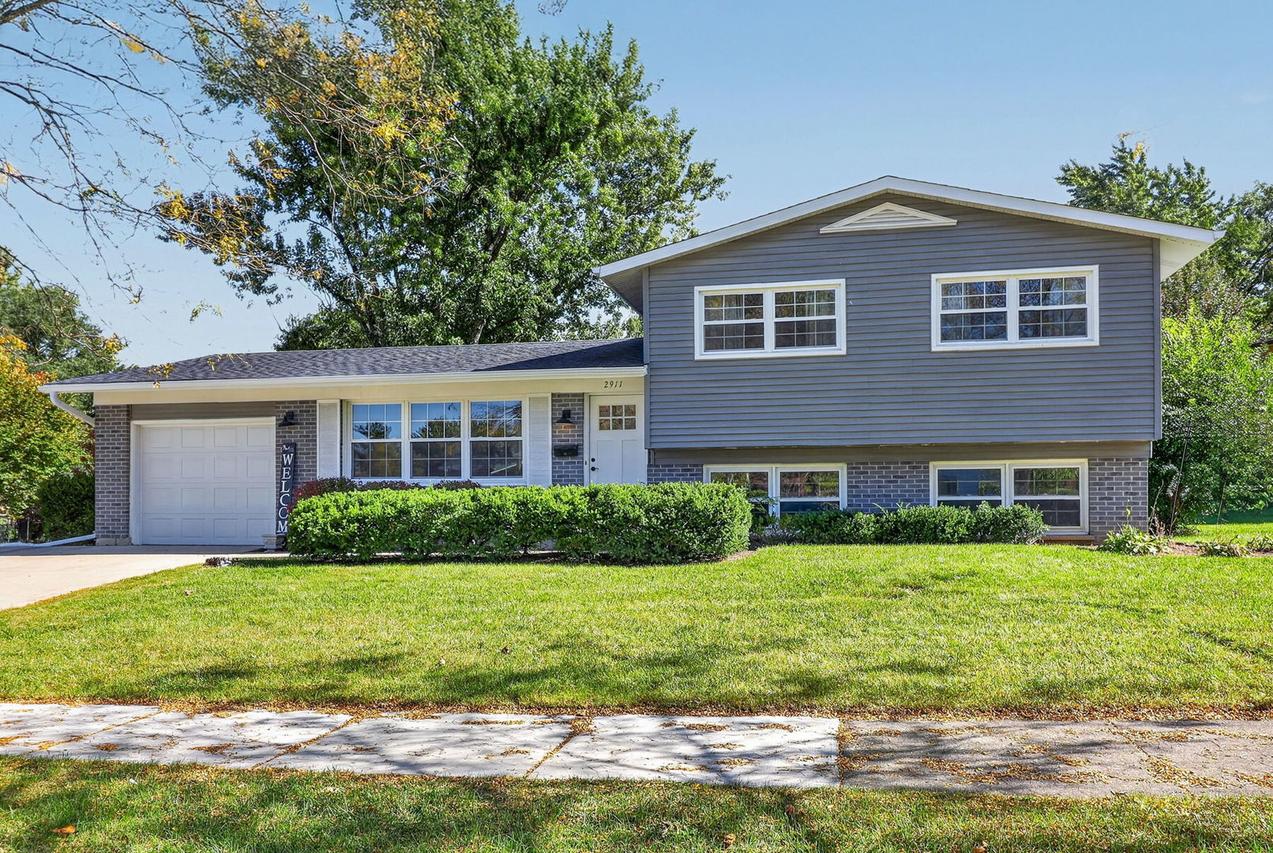 2911 N Dunton Ave., Arlington Heights, IL 60004