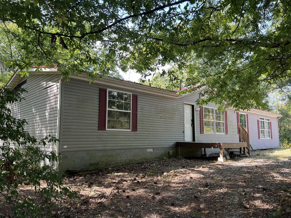 5697 Hickory Ridge Rd., Pomona, IL 62975